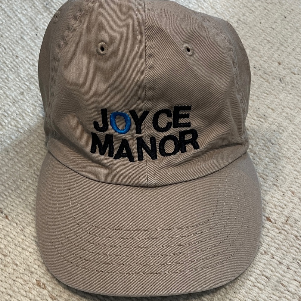 Tan Joyce manor tour Cap